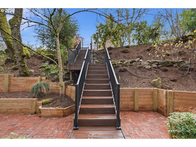 2935 Nw THURMAN St, Portland, OR 97210