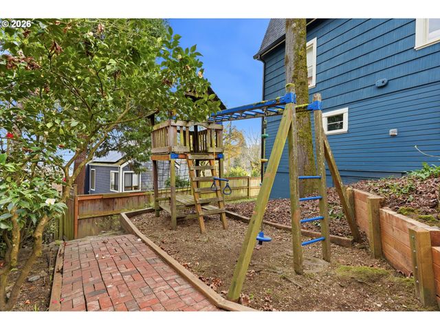 2935 Nw THURMAN St, Portland, OR 97210