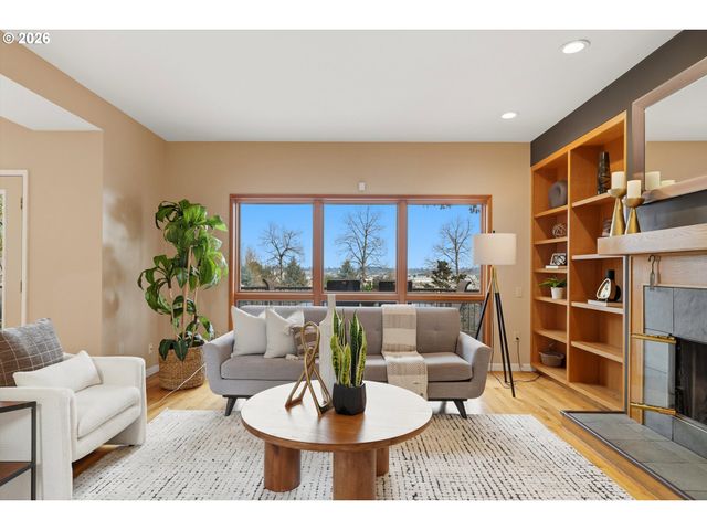 2935 Nw THURMAN St, Portland, OR 97210