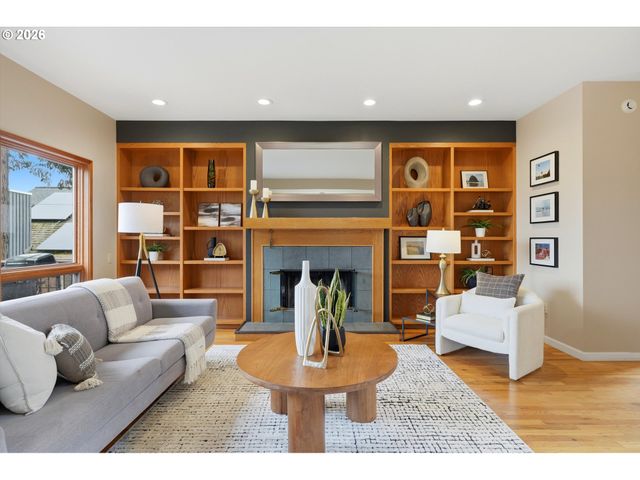 2935 Nw THURMAN St, Portland, OR 97210