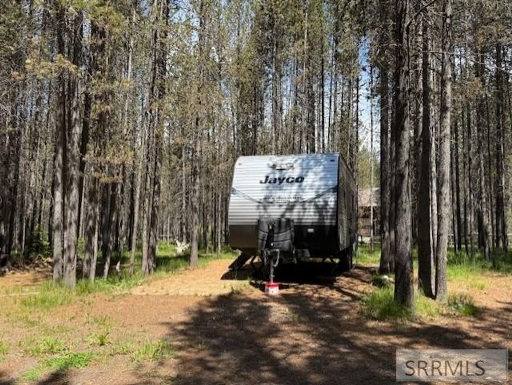 Image 7 of property listing at 4042 Marlin Drive, Island Park, ID 83429