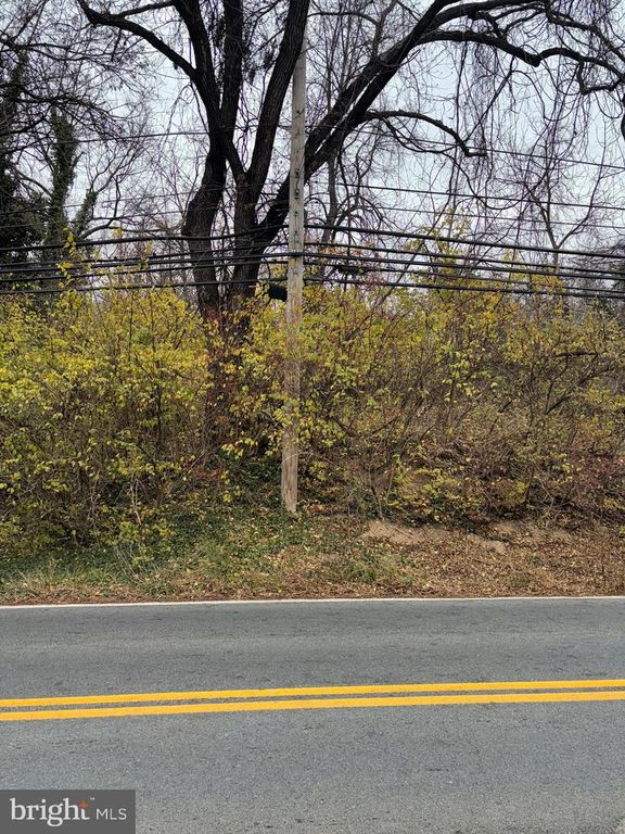 Image 2 of property listing at 23529 FREDERICK RD, Clarksburg, MD 20871