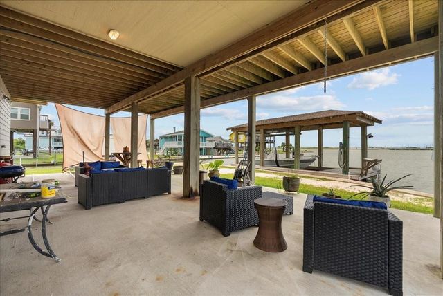 7014 Terrasso Drive, Hitchcock, TX 77563