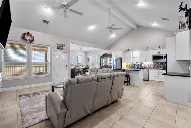 7014 Terrasso Drive, Hitchcock, TX 77563