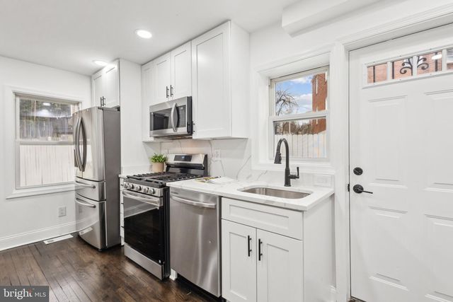 2215 FARRINGTON AVE, Alexandria, VA 22303