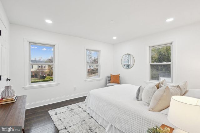 2215 FARRINGTON AVE, Alexandria, VA 22303