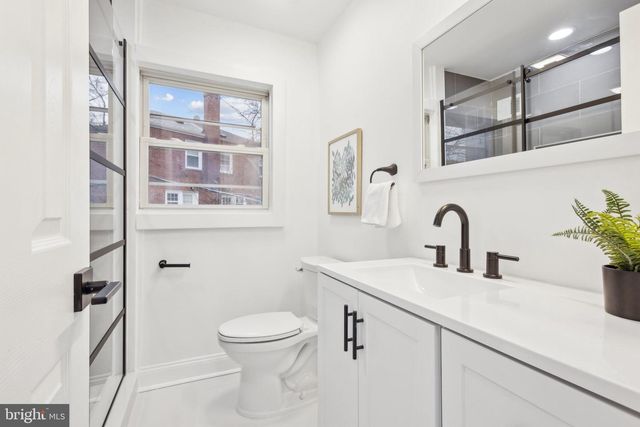 2215 FARRINGTON AVE, Alexandria, VA 22303