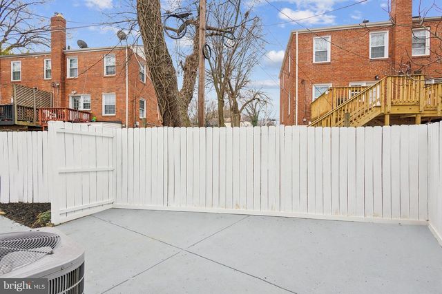 2215 FARRINGTON AVE, Alexandria, VA 22303