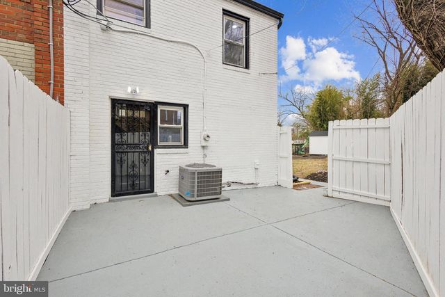 2215 FARRINGTON AVE, Alexandria, VA 22303