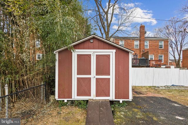 2215 FARRINGTON AVE, Alexandria, VA 22303