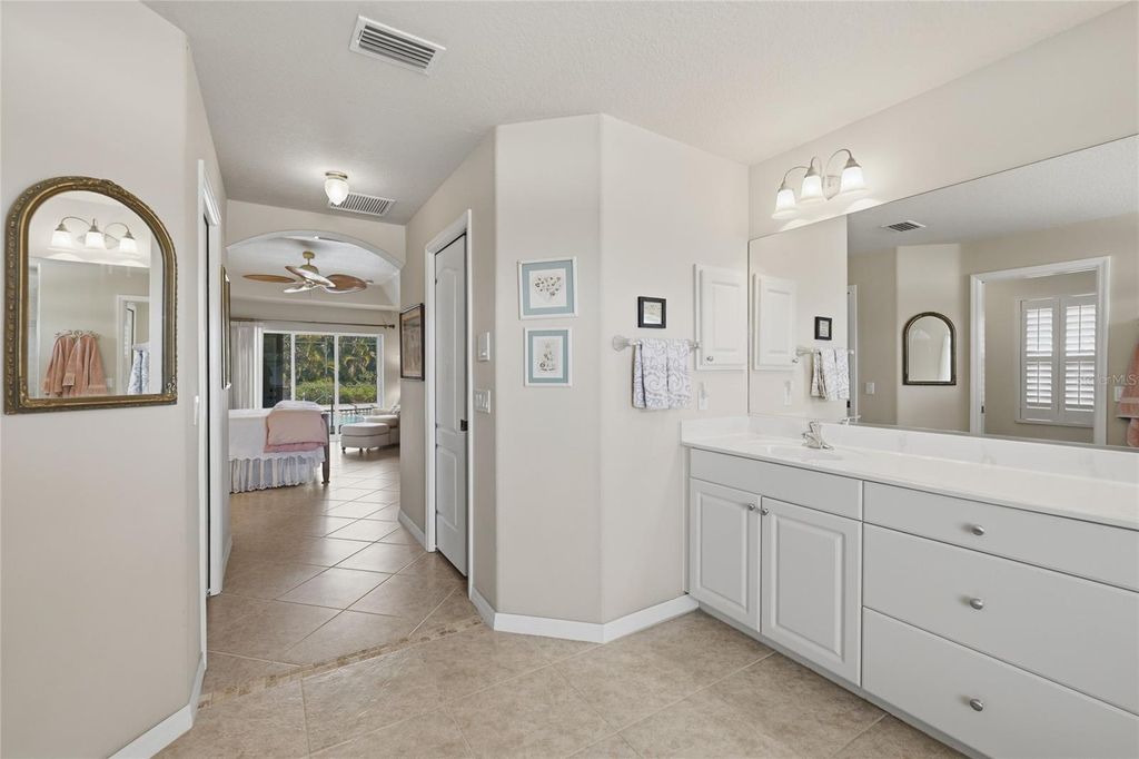 Image 15 of property listing at 176 MEDALIST ROAD, Rotonda West, FL 33947