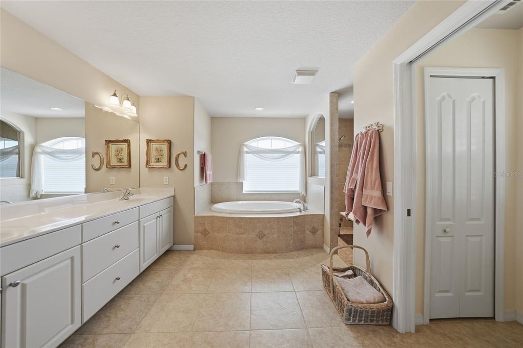 Image 16 of property listing at 176 MEDALIST ROAD, Rotonda West, FL 33947