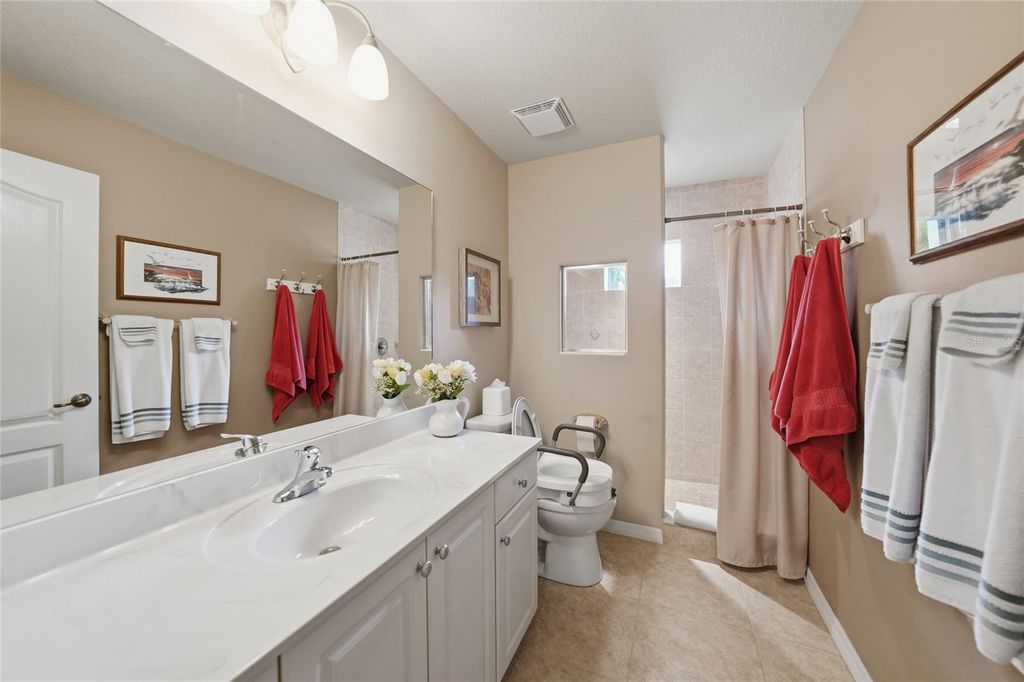 Image 19 of property listing at 176 MEDALIST ROAD, Rotonda West, FL 33947