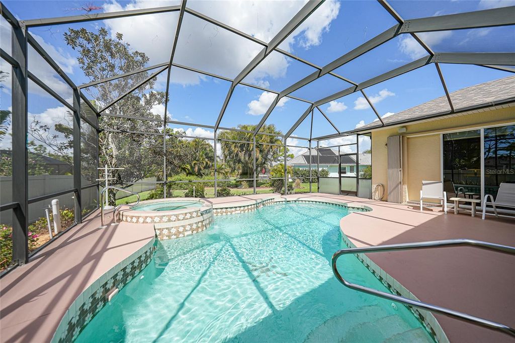 Image 25 of property listing at 176 MEDALIST ROAD, Rotonda West, FL 33947