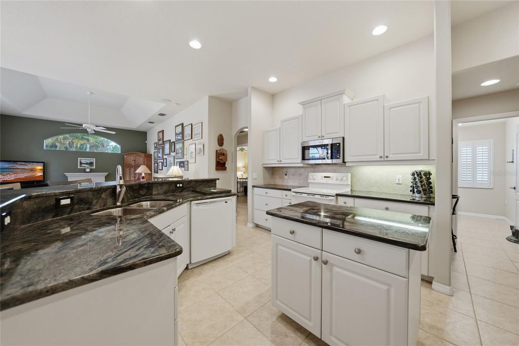 Image 10 of property listing at 176 MEDALIST ROAD, Rotonda West, FL 33947