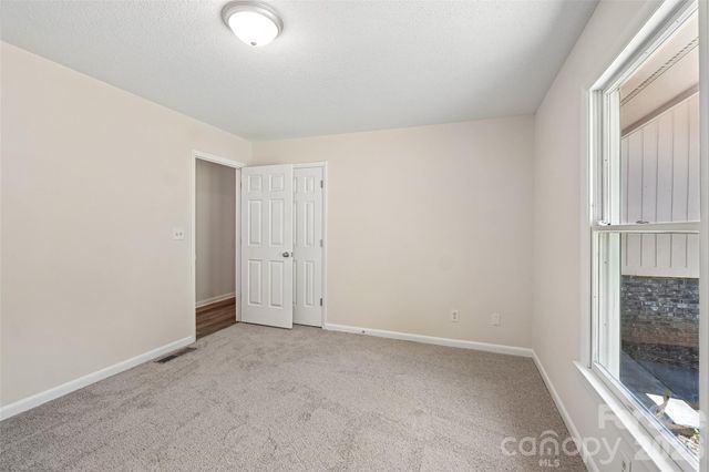 51 Wake Robin Way, Asheville, NC 28805