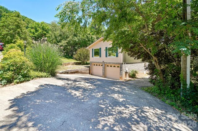 51 Wake Robin Way, Asheville, NC 28805