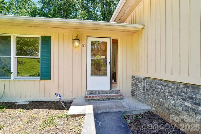 51 Wake Robin Way, Asheville, NC 28805