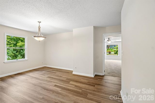 51 Wake Robin Way, Asheville, NC 28805