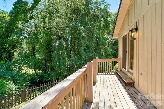 51 Wake Robin Way, Asheville, NC 28805