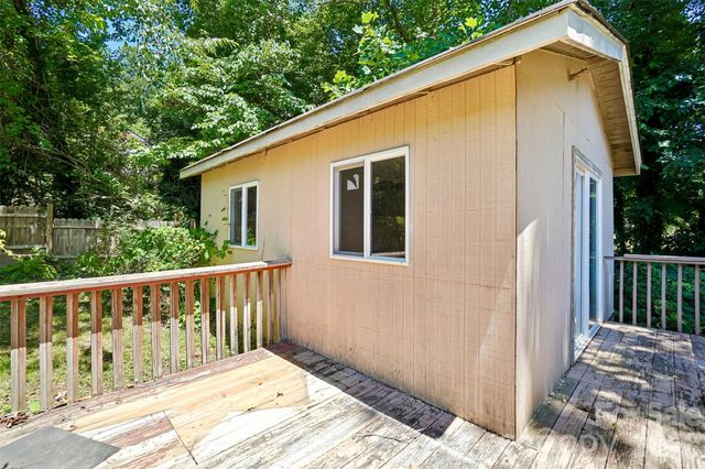 51 Wake Robin Way, Asheville, NC 28805