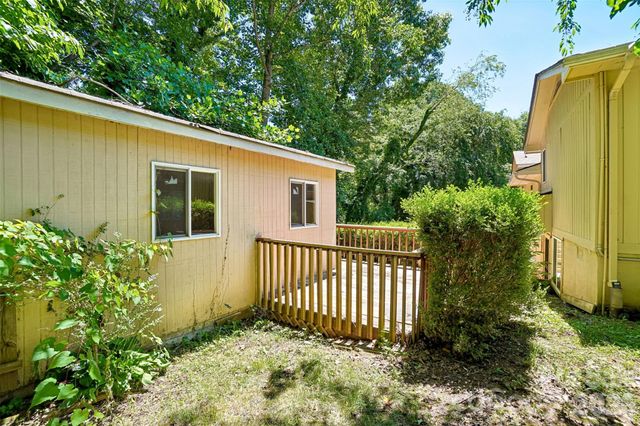 51 Wake Robin Way, Asheville, NC 28805