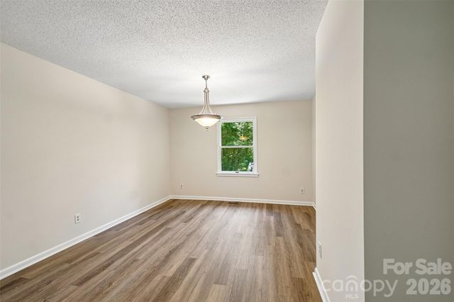 51 Wake Robin Way, Asheville, NC 28805
