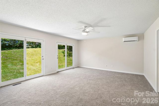 51 Wake Robin Way, Asheville, NC 28805