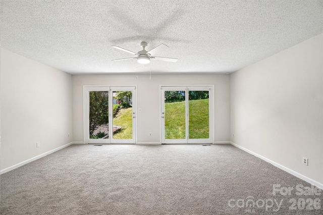 51 Wake Robin Way, Asheville, NC 28805
