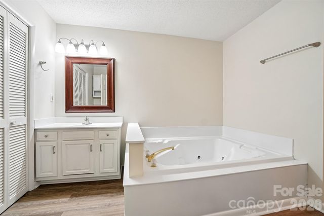 51 Wake Robin Way, Asheville, NC 28805
