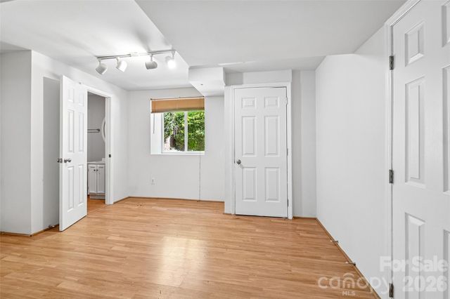 51 Wake Robin Way, Asheville, NC 28805