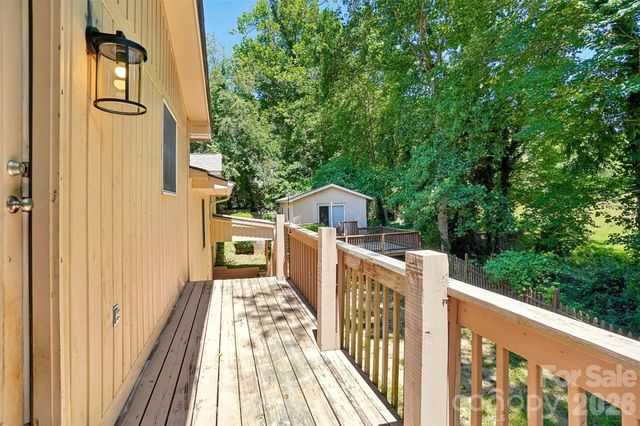 51 Wake Robin Way, Asheville, NC 28805