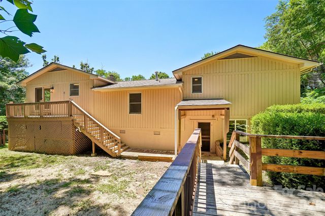 51 Wake Robin Way, Asheville, NC 28805