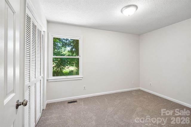 51 Wake Robin Way, Asheville, NC 28805