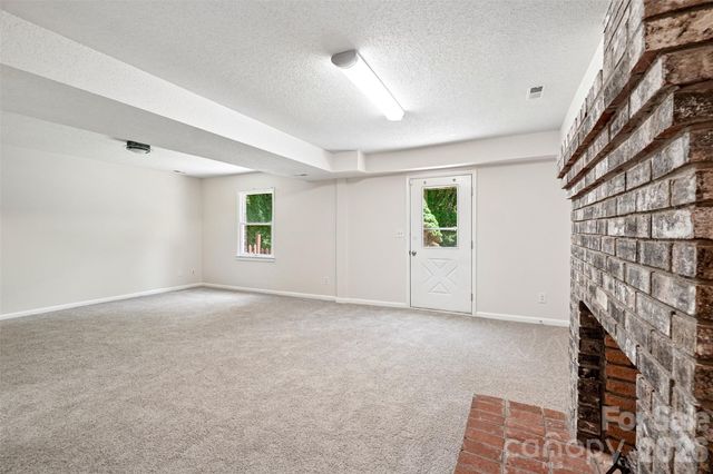 51 Wake Robin Way, Asheville, NC 28805