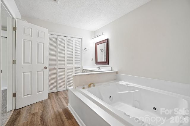 51 Wake Robin Way, Asheville, NC 28805