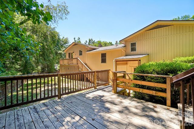 51 Wake Robin Way, Asheville, NC 28805