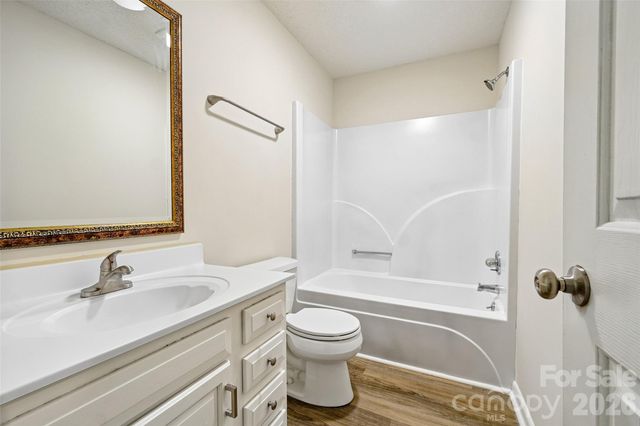 51 Wake Robin Way, Asheville, NC 28805