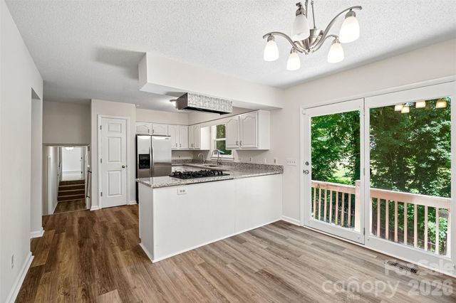 51 Wake Robin Way, Asheville, NC 28805