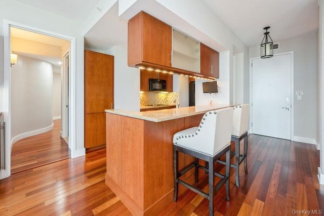 175 Huguenot Street 1604, New Rochelle, NY 10801