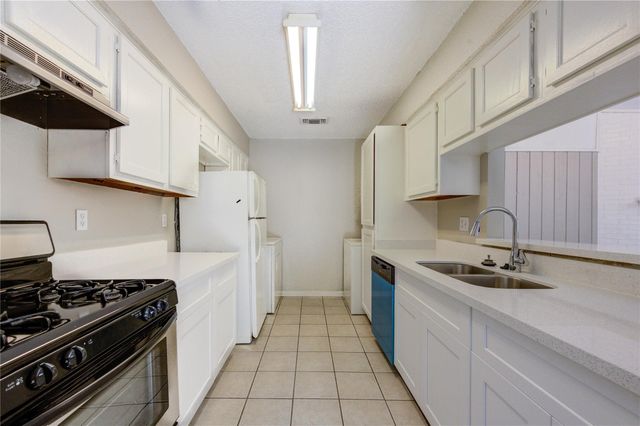 212 Quaker Drive B3, Friendswood, TX 77546