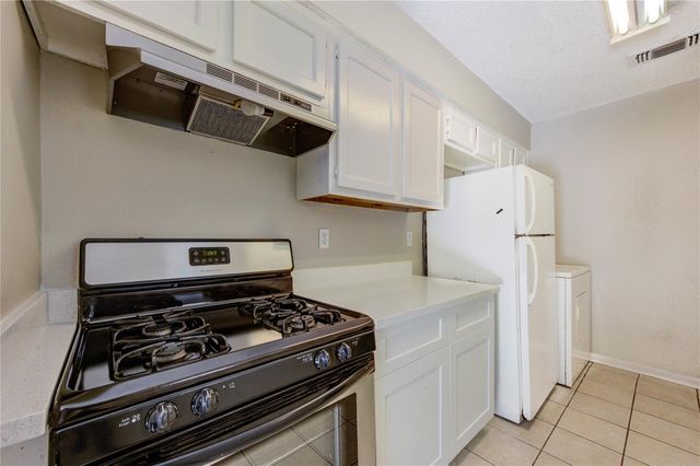 212 Quaker Drive B3, Friendswood, TX 77546