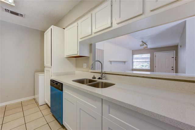 212 Quaker Drive B3, Friendswood, TX 77546