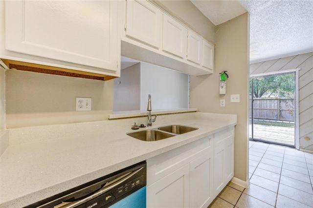 212 Quaker Drive B3, Friendswood, TX 77546
