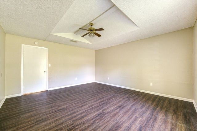 212 Quaker Drive B3, Friendswood, TX 77546