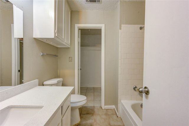 212 Quaker Drive B3, Friendswood, TX 77546
