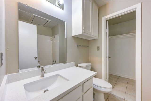 212 Quaker Drive B3, Friendswood, TX 77546