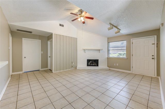 212 Quaker Drive B3, Friendswood, TX 77546