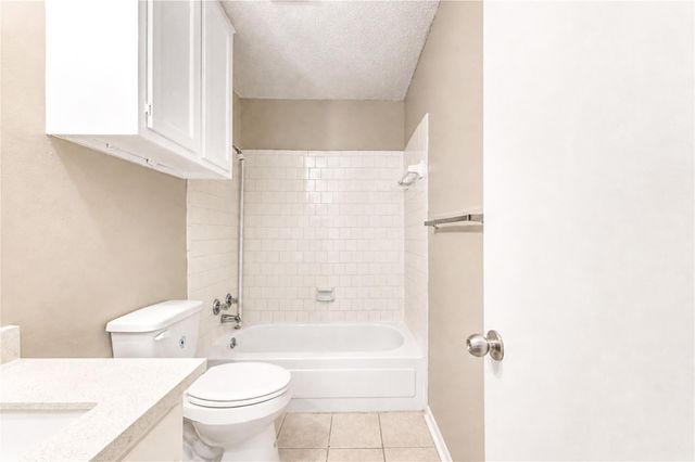 212 Quaker Drive B3, Friendswood, TX 77546