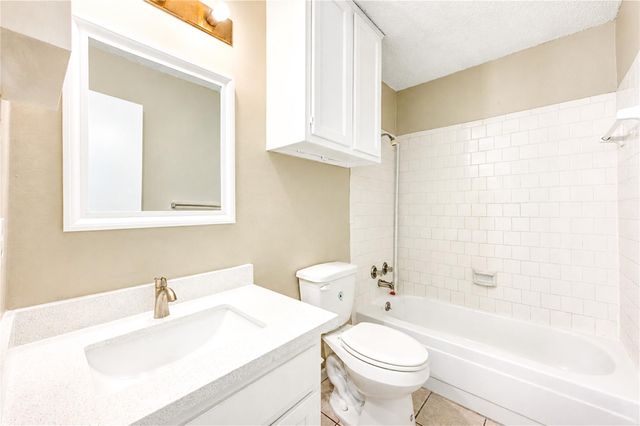 212 Quaker Drive B3, Friendswood, TX 77546